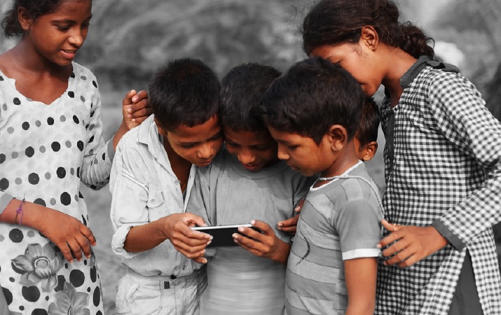 Under special drive Himachal Education Department may give smartphones to needy students