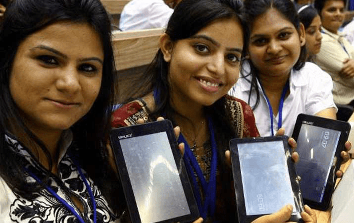 All 75000 First Year College Students To Be Given Tablets In JK Minister 1