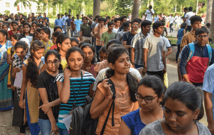 CUET 2022 Phase 4 begins for 3.2 lakh candidates Check admit card banned items and Covid 19 guidelines