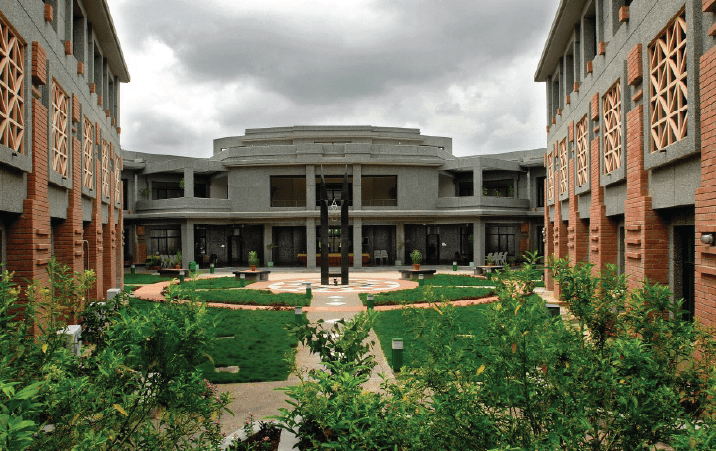 IIM Lucknow invites applications for fourth cohort of executive programme in strategic finance check details