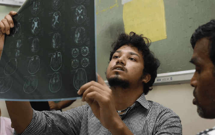 MBBS in Hindi – empowering or detrimental Doctors react