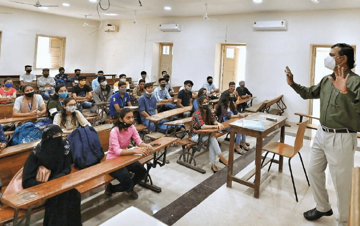 Maharashtra to introduce medical textbooks in Marathi from next academic year