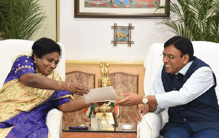 Puducherry LG meets Mansukh Mandaviya demands imparting medical education in Tamil